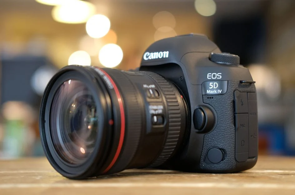 Canon EOS 5D Mark IV DSLR